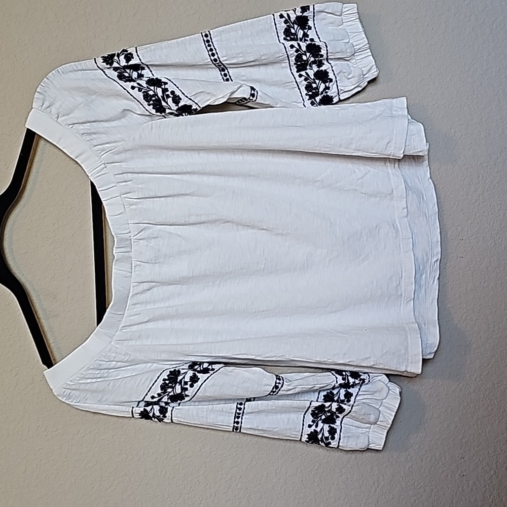 AMERICAN EAGLE OUTFITTERS TOP - Picture 2 of 5
